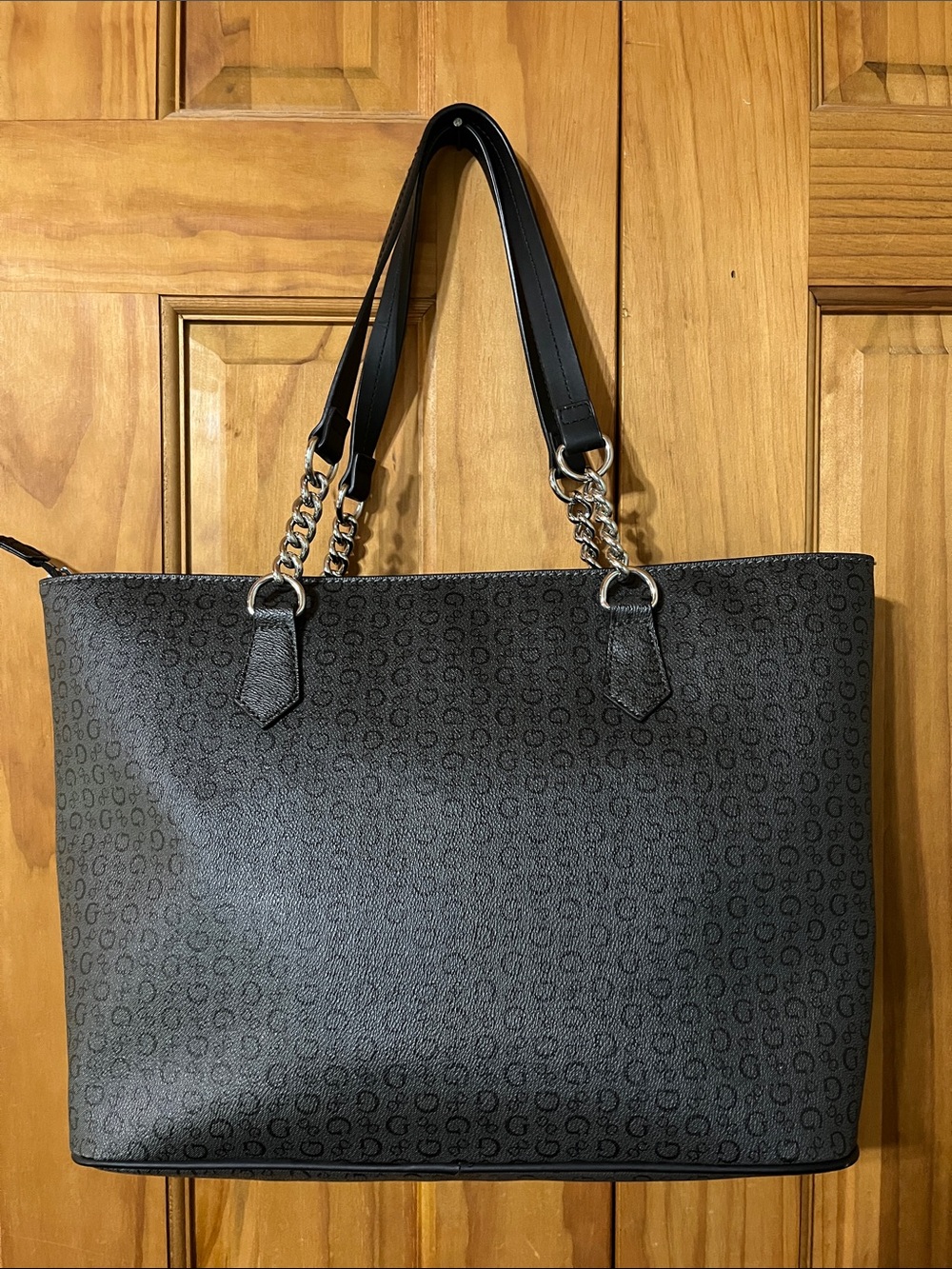 GUESS Black Logo-Print Chain Handle NWOT - Picture 2 of 6